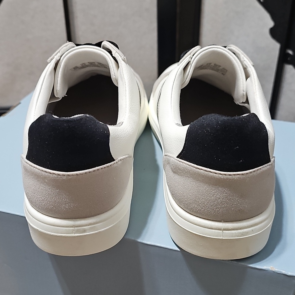 Life Stride White and Black Happy Friday Sneakers Shoes Size 9 New - Picture 9 of 10
